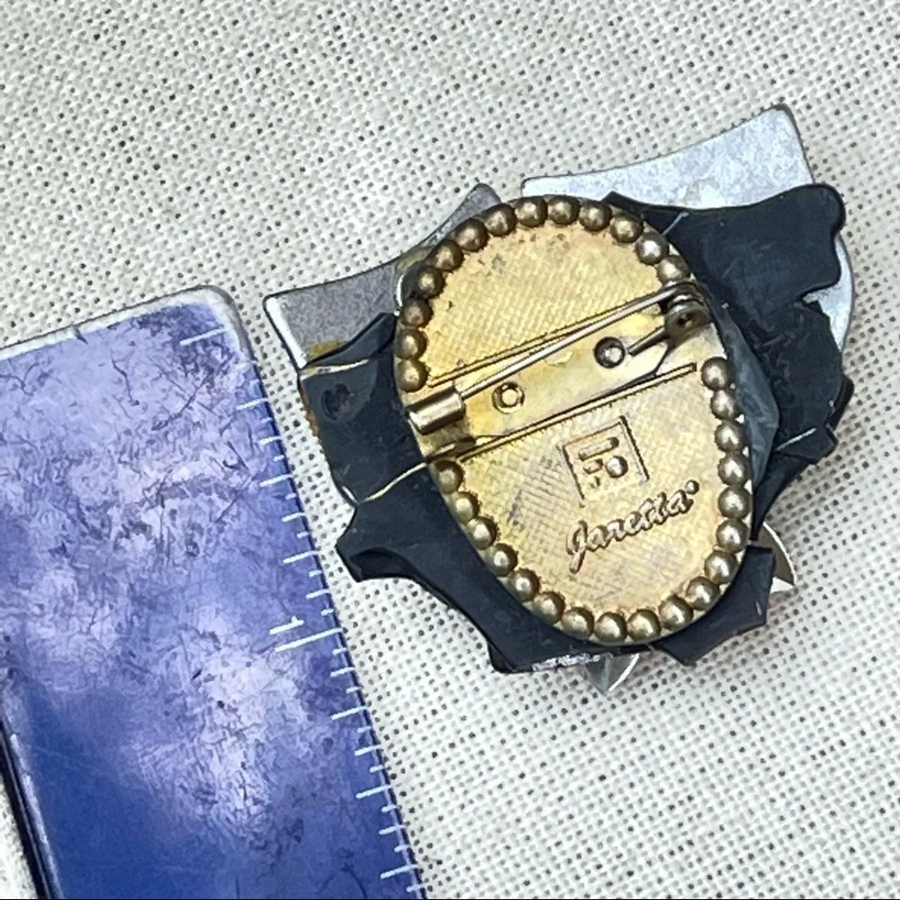 Vintage signed theater masks brooch - Picture 7 of 9